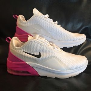 Nike Women's Air Max Motion 2